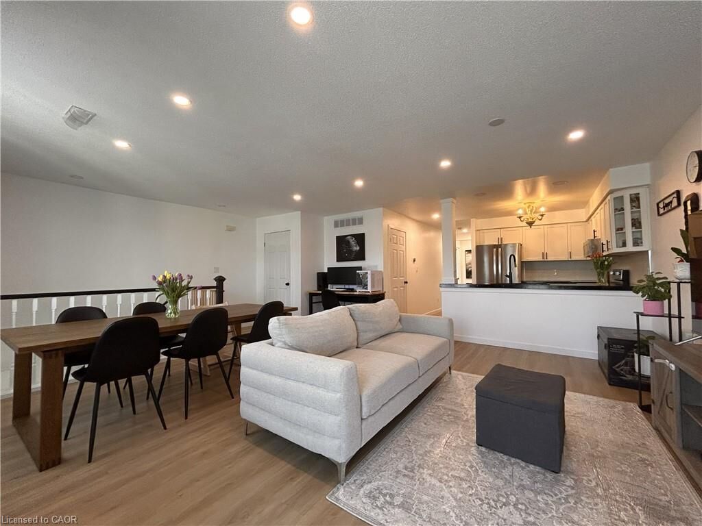 Property Photo:  2737 King Street E 72  ON L8G 5H1 