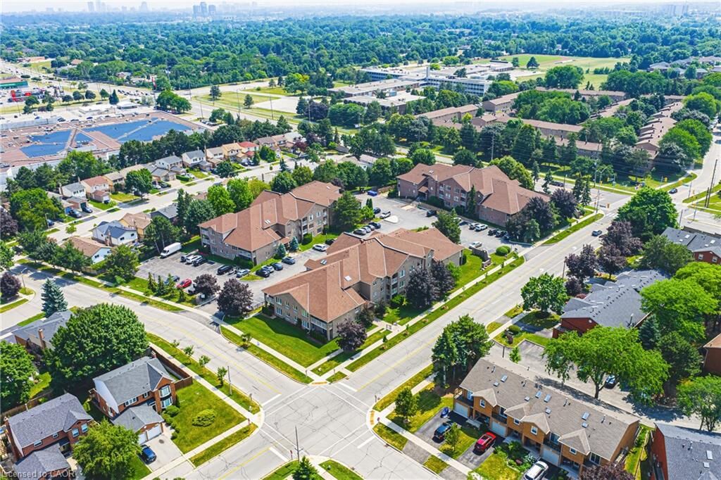 Property Photo:  3050 Pinemeadow Drive  ON L7M 3X5 
