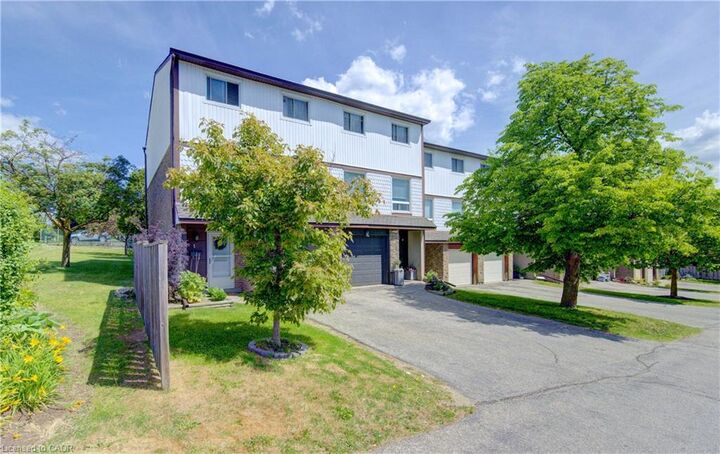 Property Photo:  80 Old Country Drive 1  ON N2E 2E5 