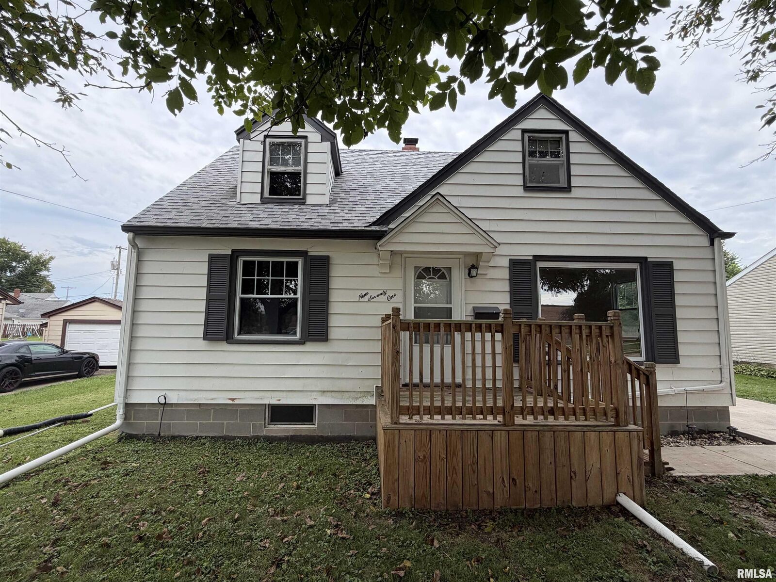 Property Photo: 971 S Farnham Street IL 61401