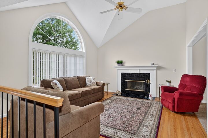 Property Photo:  3 Greenside Ln  MA 01609 