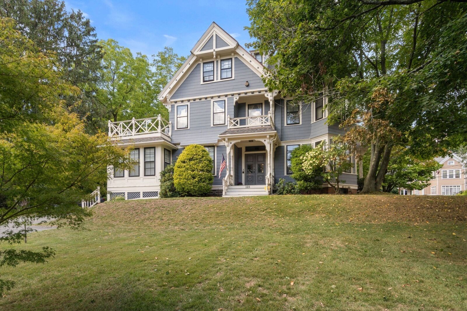 Property Photo:  105 Pleasant St 2  MA 02476 