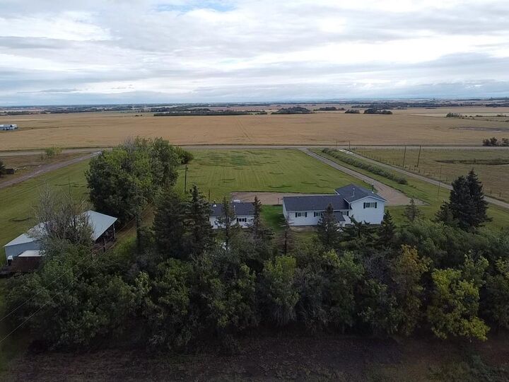 Property Photo:  782070 Range Road 62A Road  AB T0H 3G0 