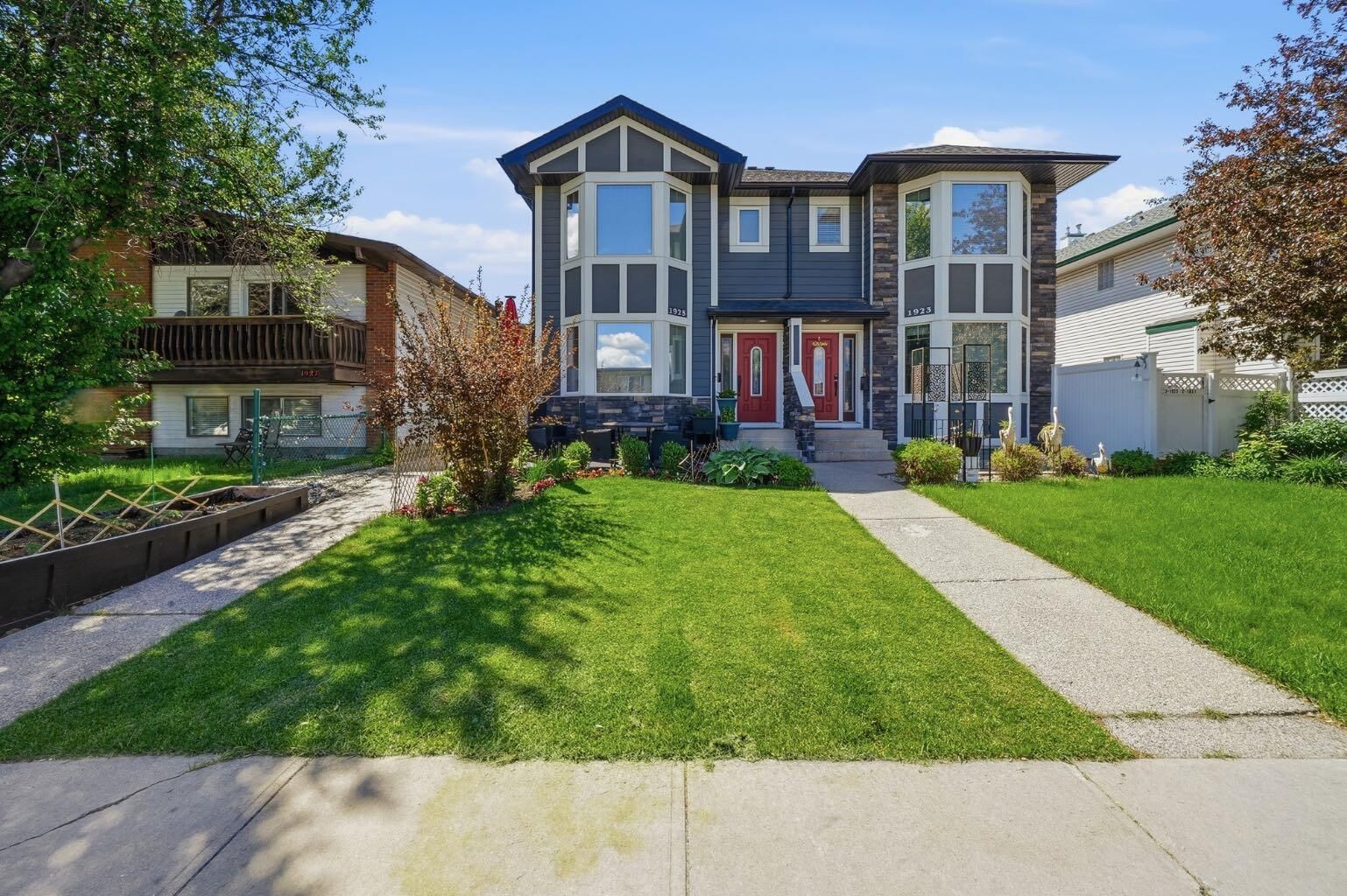 Property Photo:  1925 35 Street SW 2  AB T3E 2X4 