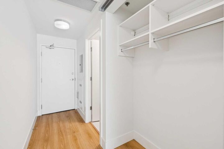 Property Photo:  1087 2 Avenue NW 310  AB T2N 5B2 