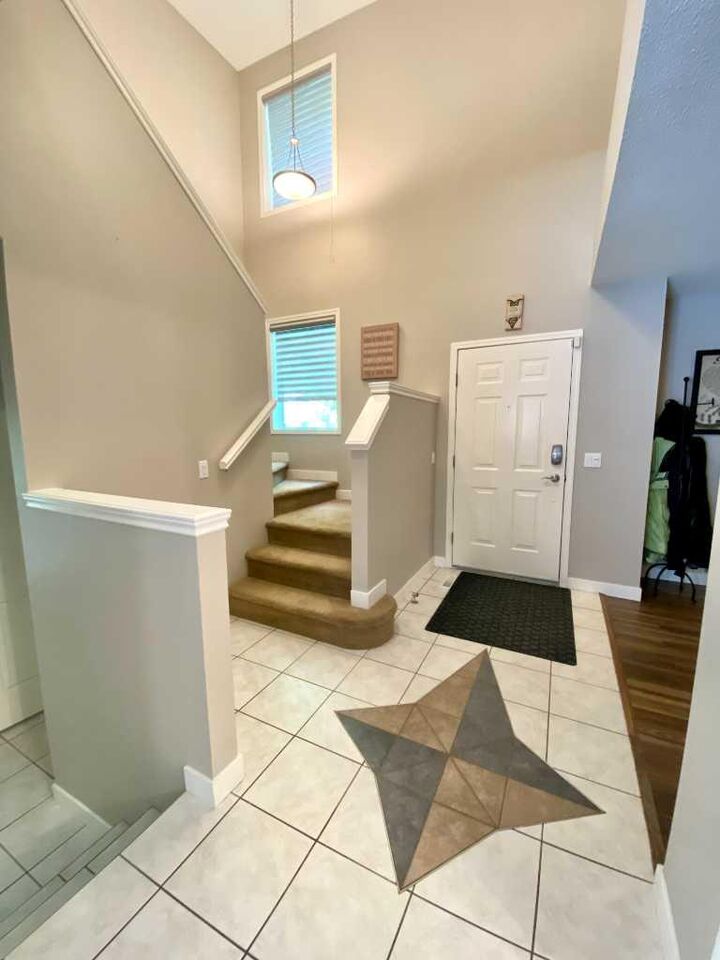 Property Photo:  10 Elgin Drive SE  AB T2Z 3Y7 