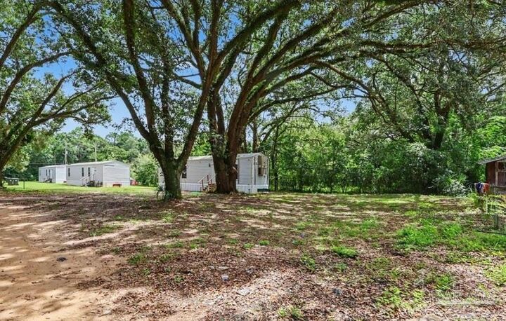 Property Photo:  6807 Rolling Hills Dr  FL 32505 