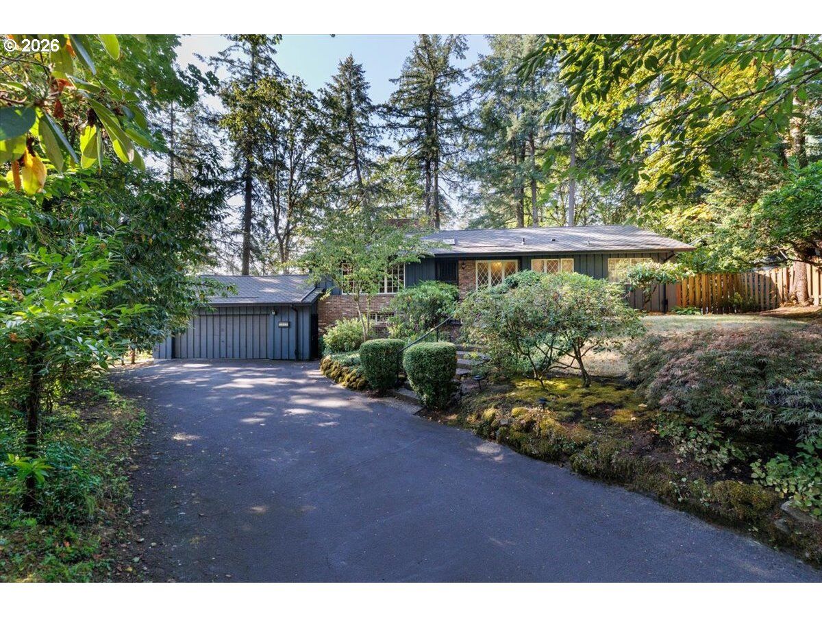Property Photo: 1026 Troon Rd OR 97034