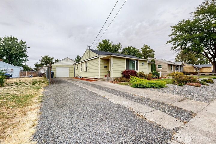 Property Photo: 1439 Francis Avenue WA 99362