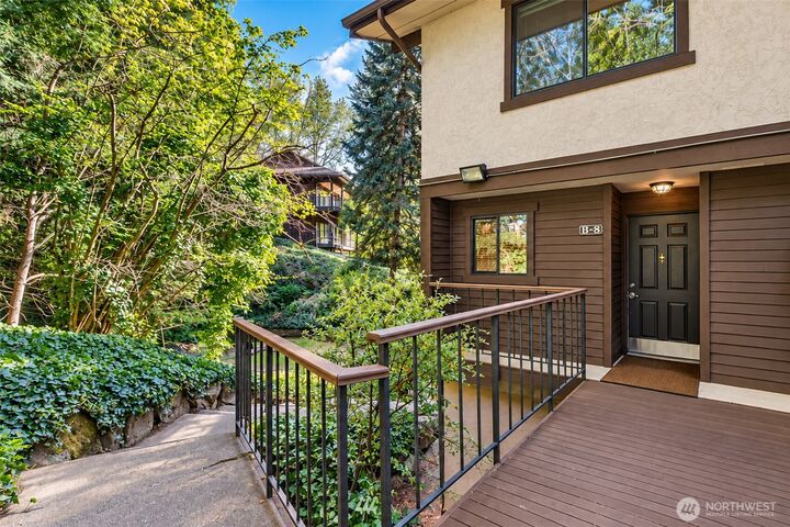 Property Photo: 136 Summit Avenue N B8 WA 98030