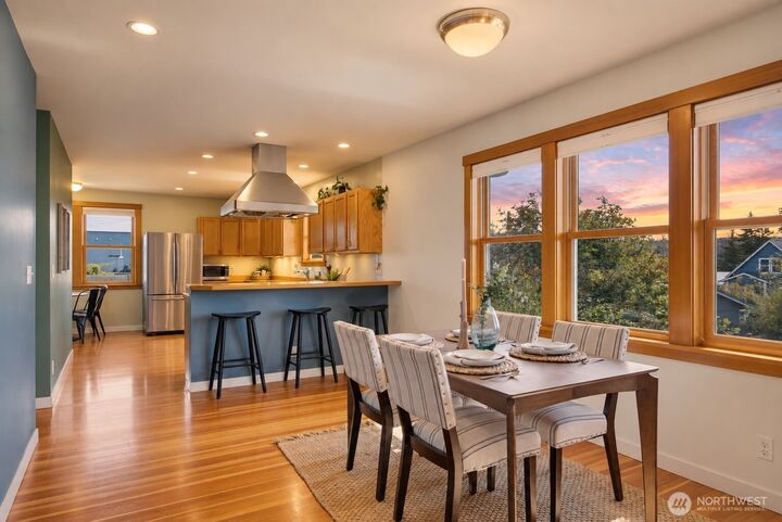 Property Photo:  2510  Grant Street  WA 98225 