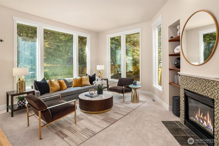 Property Photo:  4600  Green Lake Way N  WA 98103 