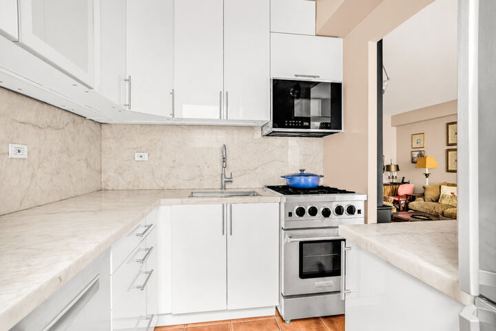 Property Photo:  215 E 79th Street 7E  NY 10075 