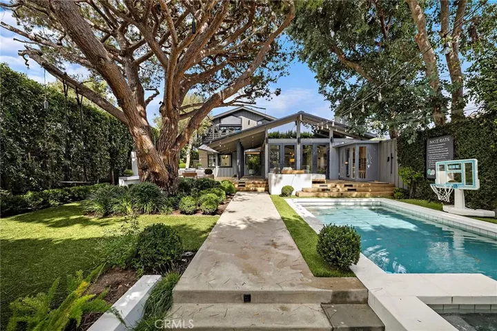 Property Photo:  431 Riverside  CA 92663 
