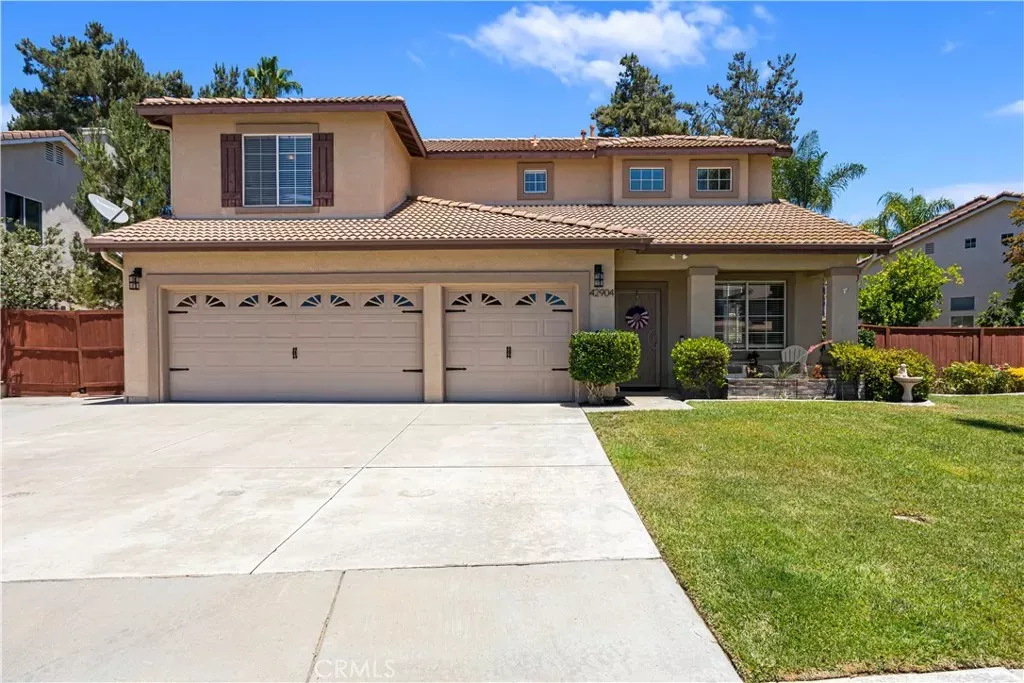 Property Photo:  42904 Via Alhama  CA 92592 
