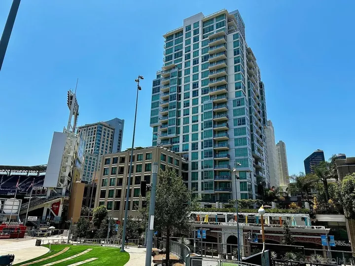 Property Photo: 325 7th Ave 1301 CA 92101
