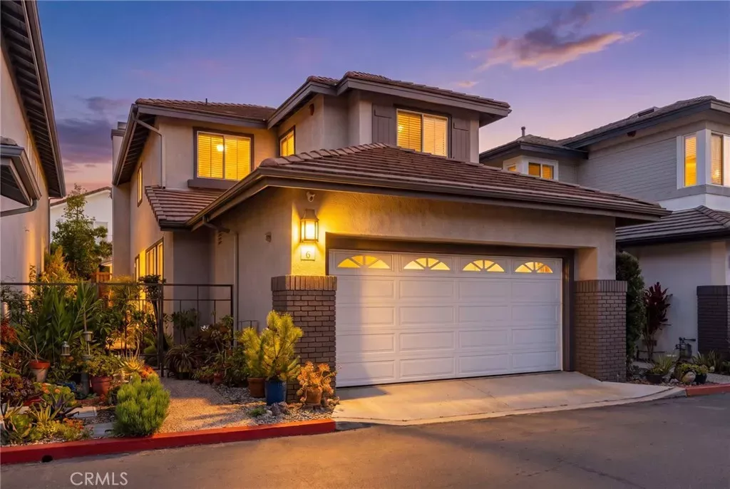 Property Photo:  6 Cottage  CA 92656 