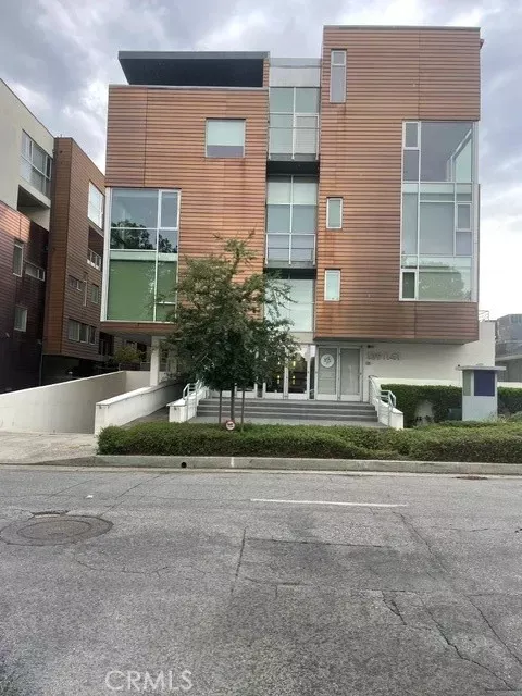 Property Photo: 141 S Hudson Avenue 403 CA 91101