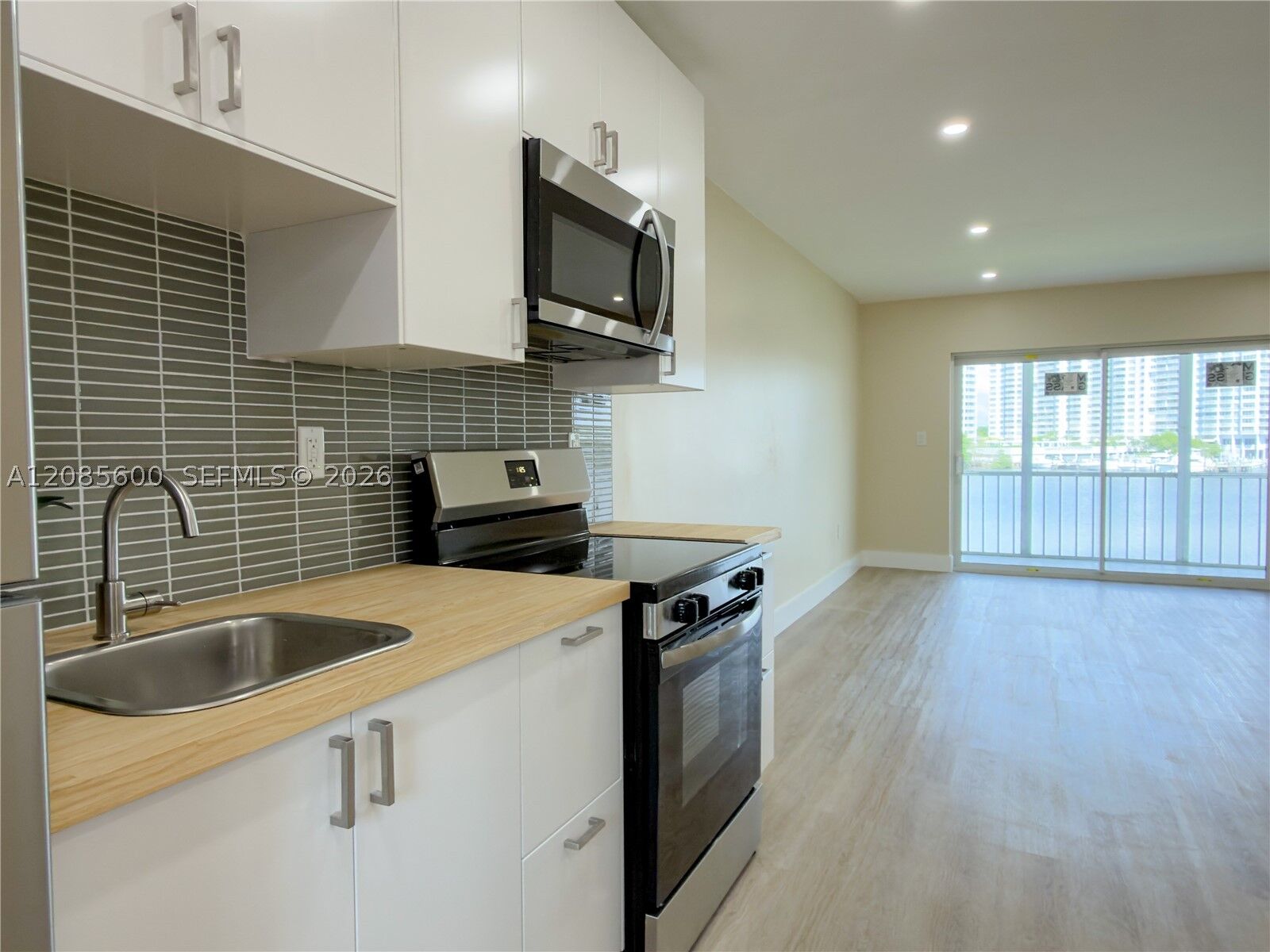 Property Photo: 2949 Point East Dr B304 FL 33160