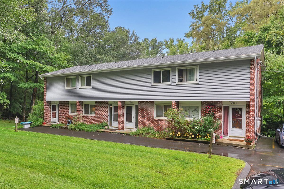 Property Photo:  201 Baxter Road C  CT 06268 