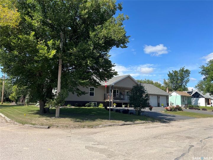 Property Photo:  105 Jim Headington Way  SK S0A 4J0 