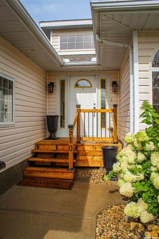 Property Photo:  510 Park Avenue E  SK S0E 1A0 