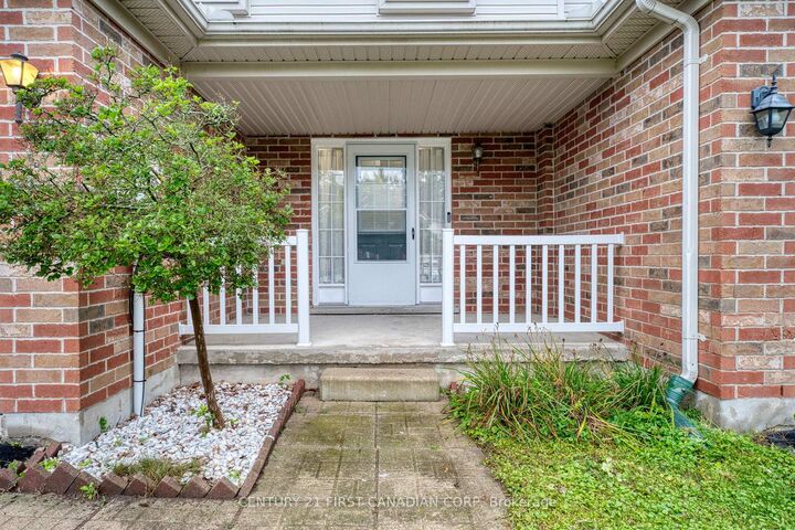 Property Photo:  776 Silversmith Street  ON N6H 5R7 