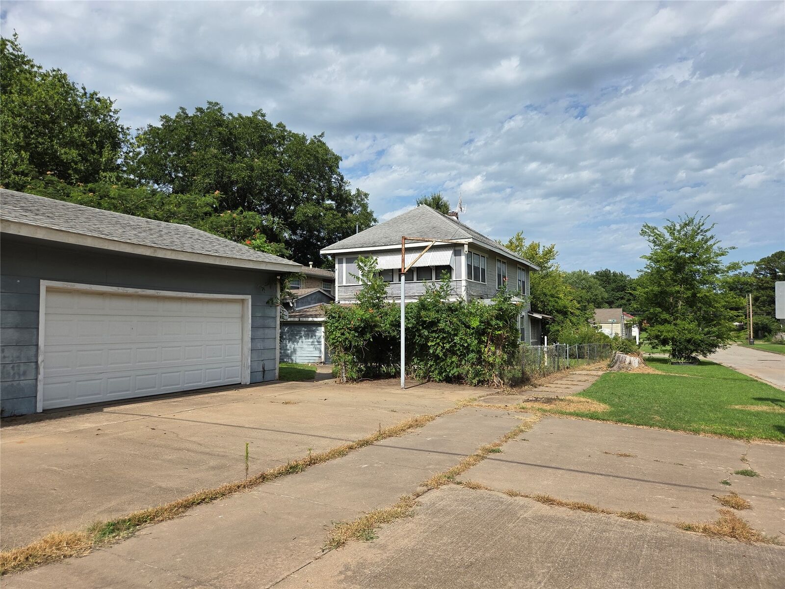 Property Photo: 427 S Seneca Avenue OK 74003