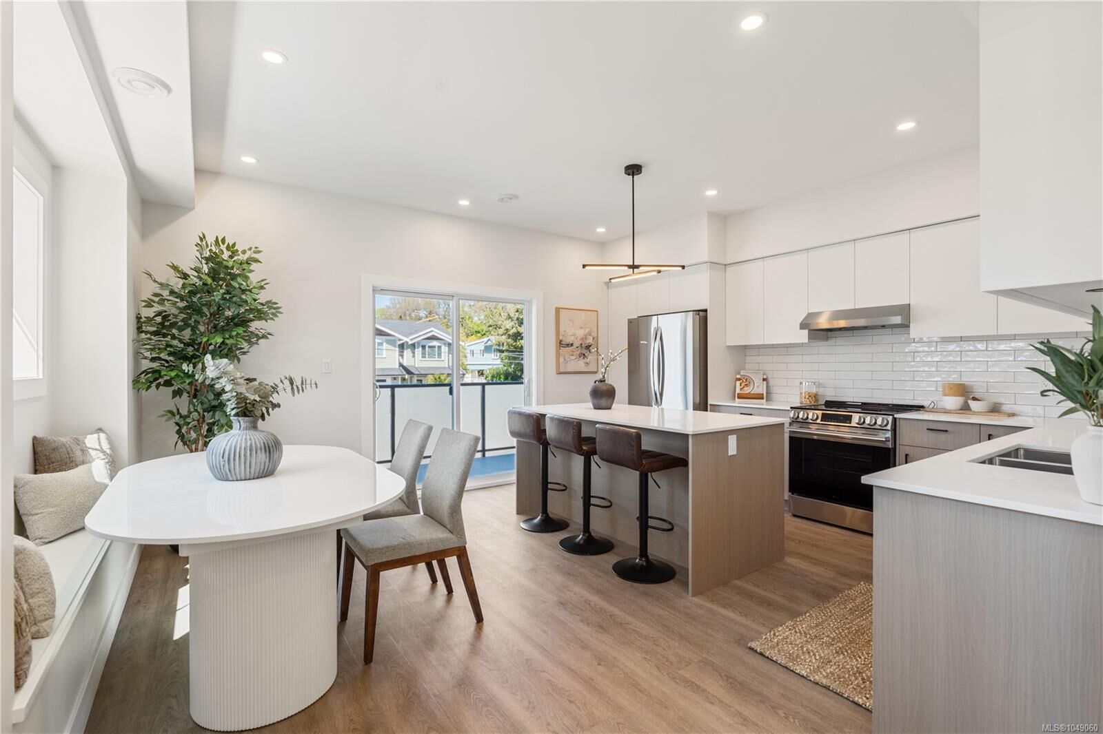 Property Photo:  921 Dale St #2  BC V8X 2V9 