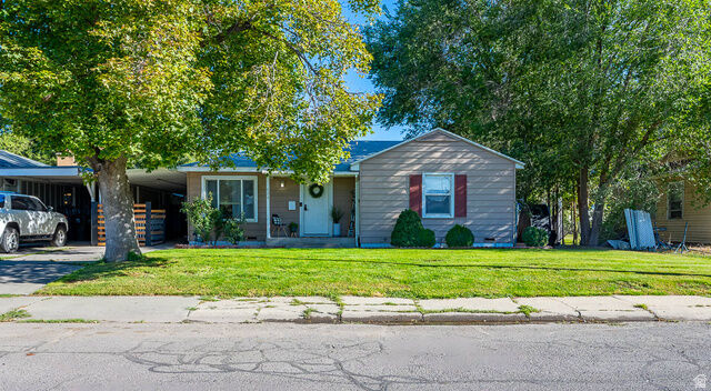 Property Photo: 975 E 560 N UT 84606