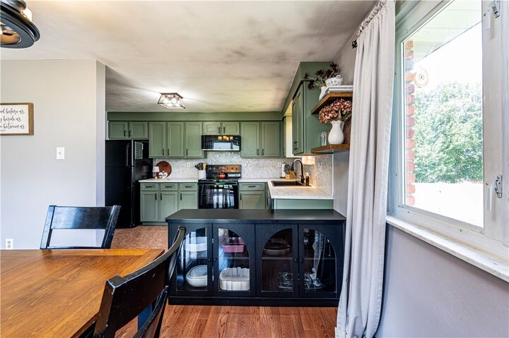 Property Photo: 421 Hillcrest Dr PA 15650