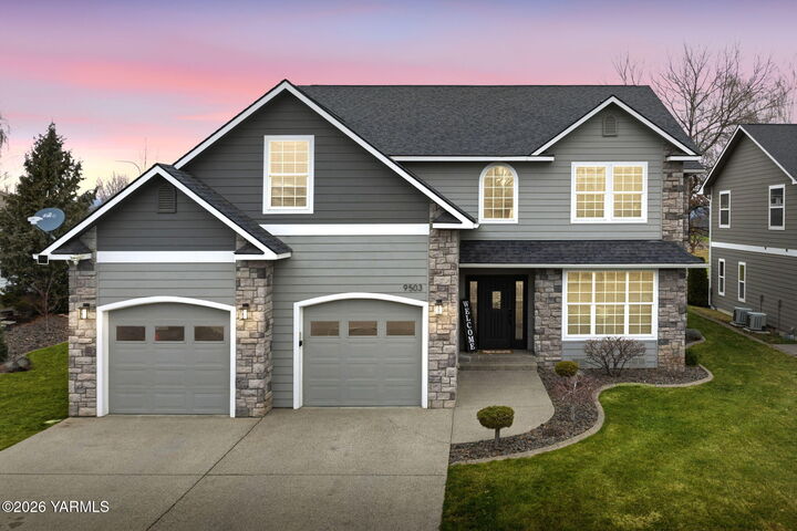 Property Photo: 9503 Occidental Rd WA 98903