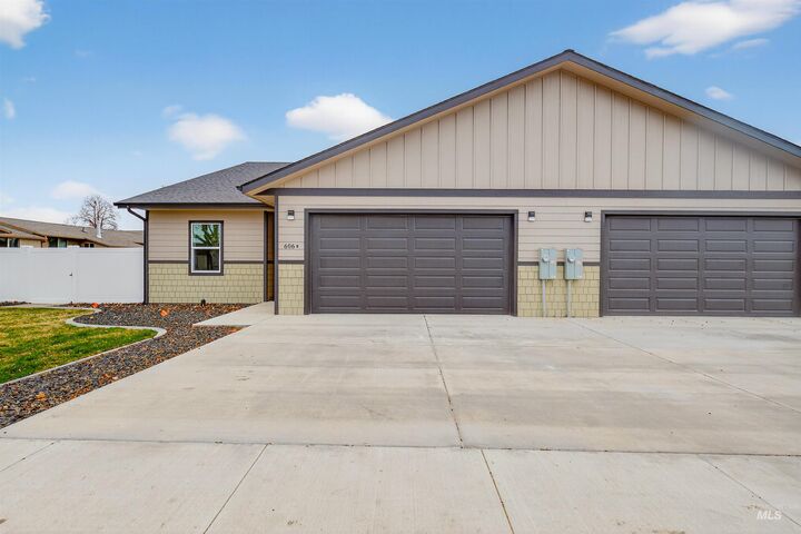 Property Photo: 606 Warner Avenue A &Amp B ID 83501