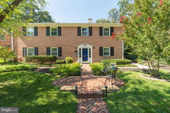 Property Photo: 6418 Cygnet Drive VA 22307