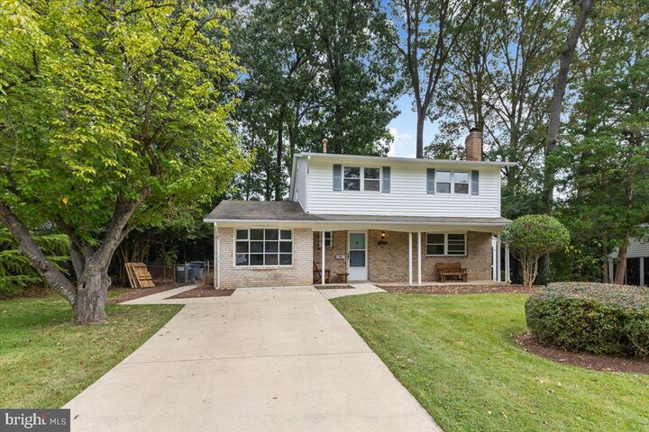 Property Photo: 5605 Ventnor Lane VA 22151