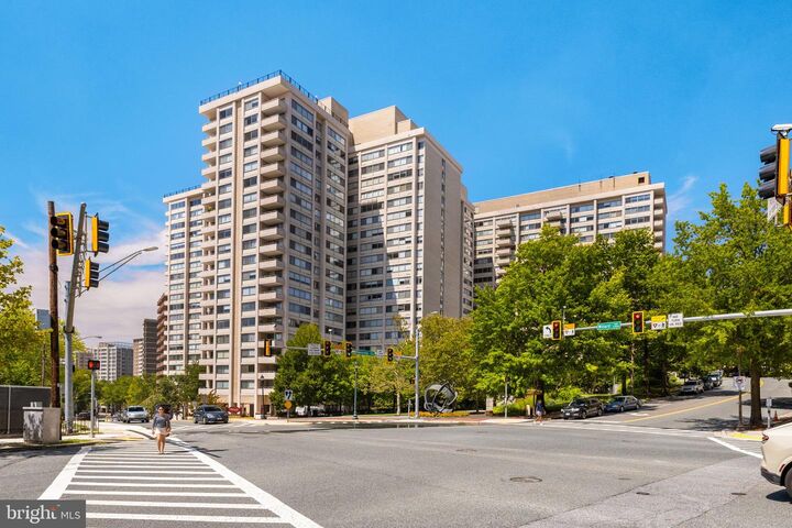 Property Photo:  4515 Willard Avenue 509S  MD 20815 