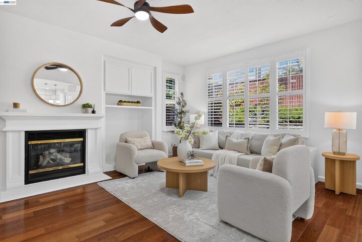 Property Photo:  2109 N Donovan Way  CA 94582 