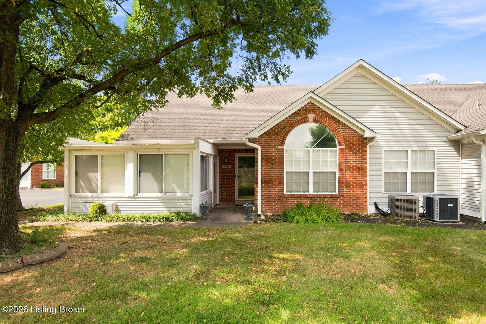 Property Photo:  3919 Village Green Dr  KY 40299 
