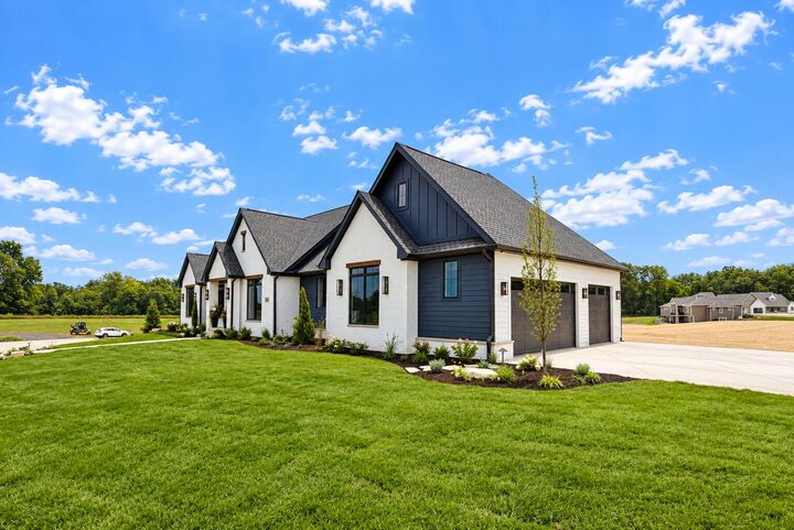 Property Photo:  464 Stonebridge Pkwy  IN 46383 