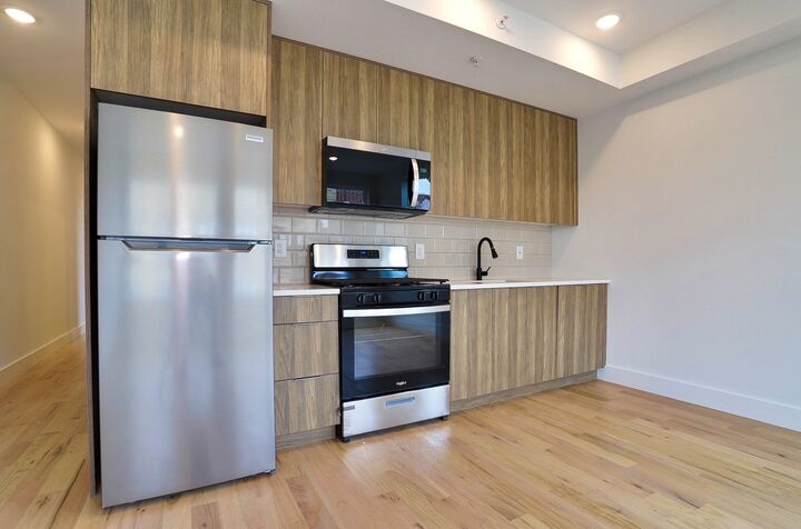 Property Photo:  88 Bergen Ave 2  NJ 07305 