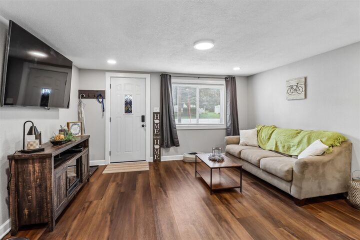 Property Photo: 6455 NE 5th Avenue IA 50327