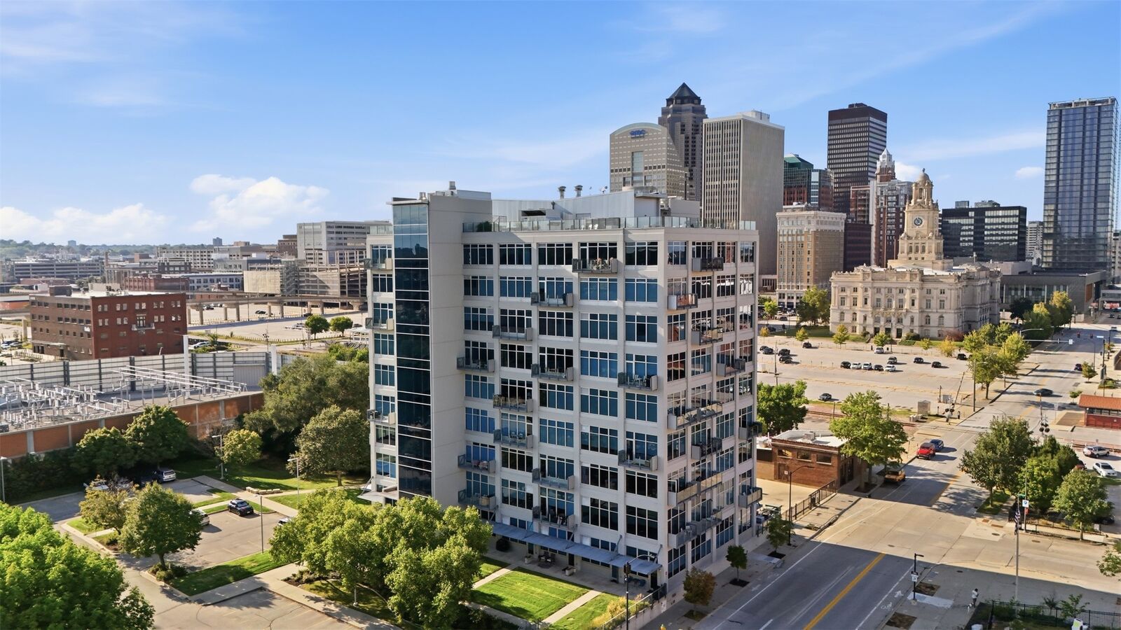 Property Photo:  120 SW 5th Street 704  IA 50309 