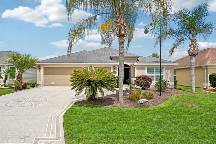 Property Photo: 857 Enisgrove Way FL 32163
