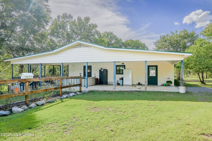 Property Photo: 213 Sand Spring Loop MS 39451