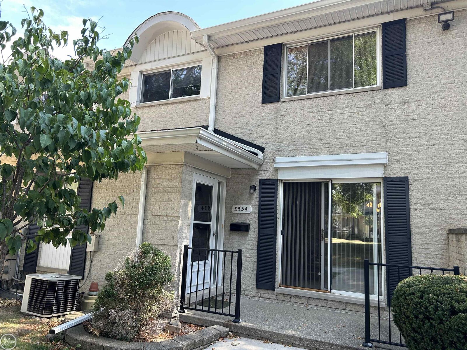Property Photo: 8534 Hampshire Drive MI 48313