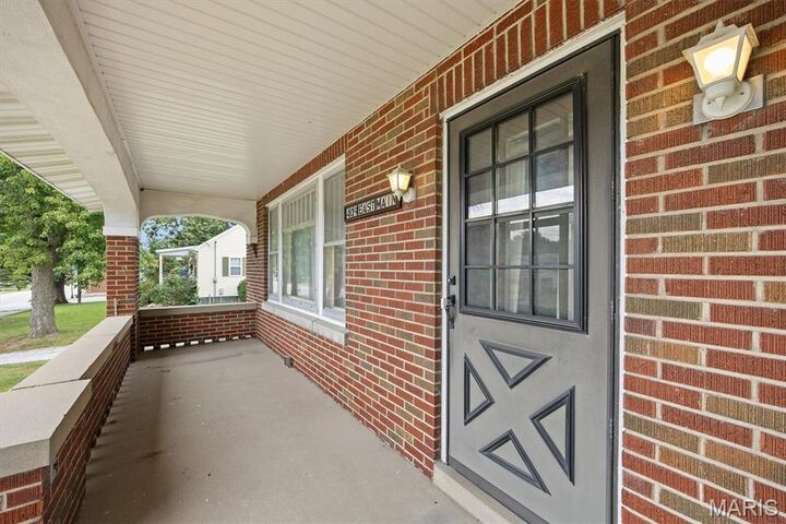 Property Photo: 409 E Main Street IL 62001