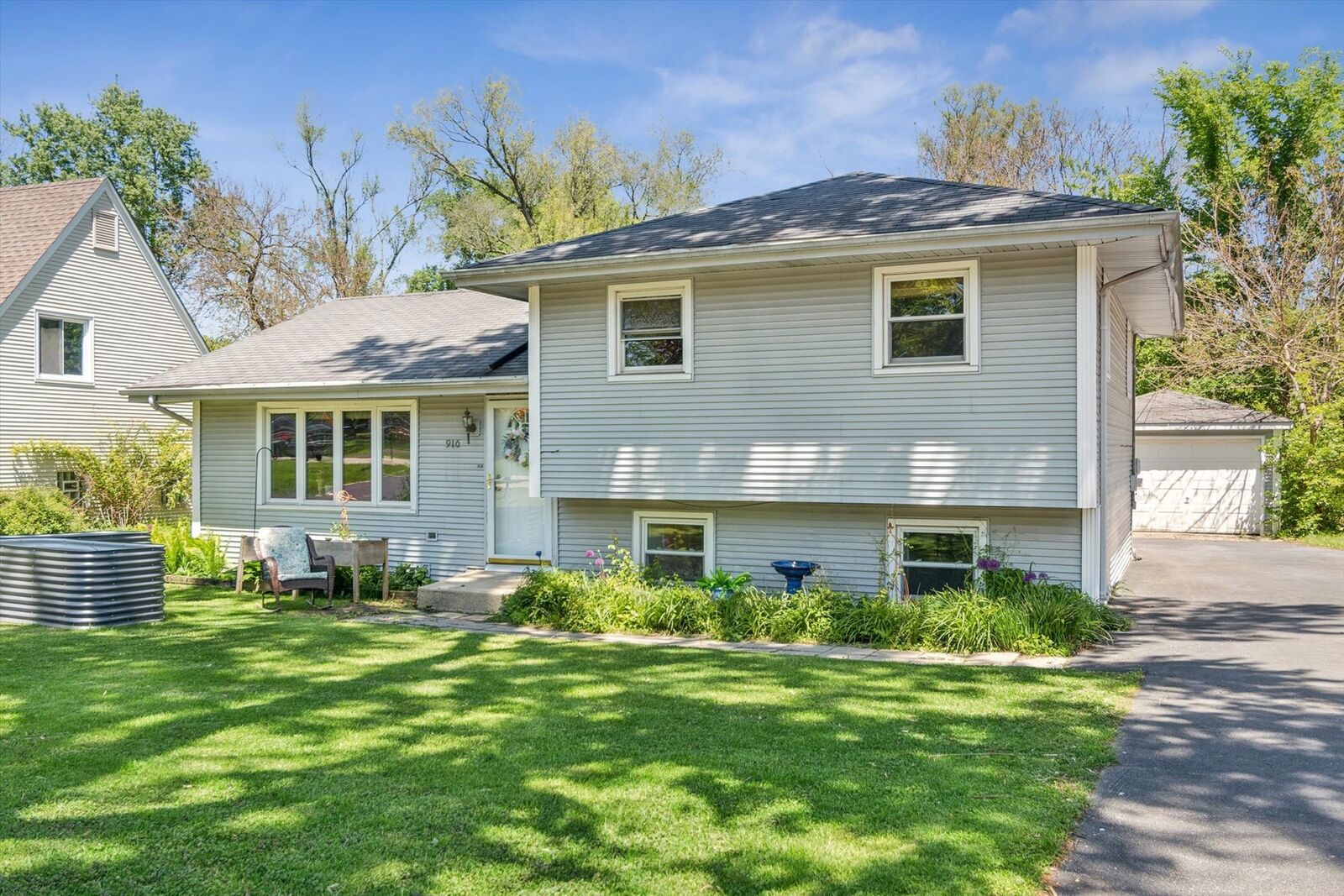 Property Photo:  916 Lacey Avenue  IL 60532 