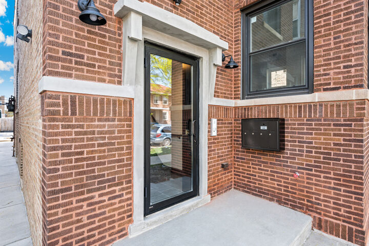 Property Photo: 6336 N Fairfield Avenue IL 60659