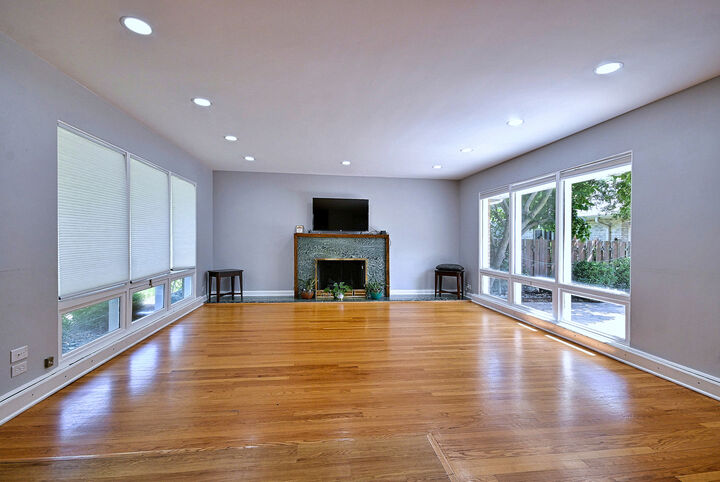 Property Photo:  4915 Jerome Avenue  IL 60077 