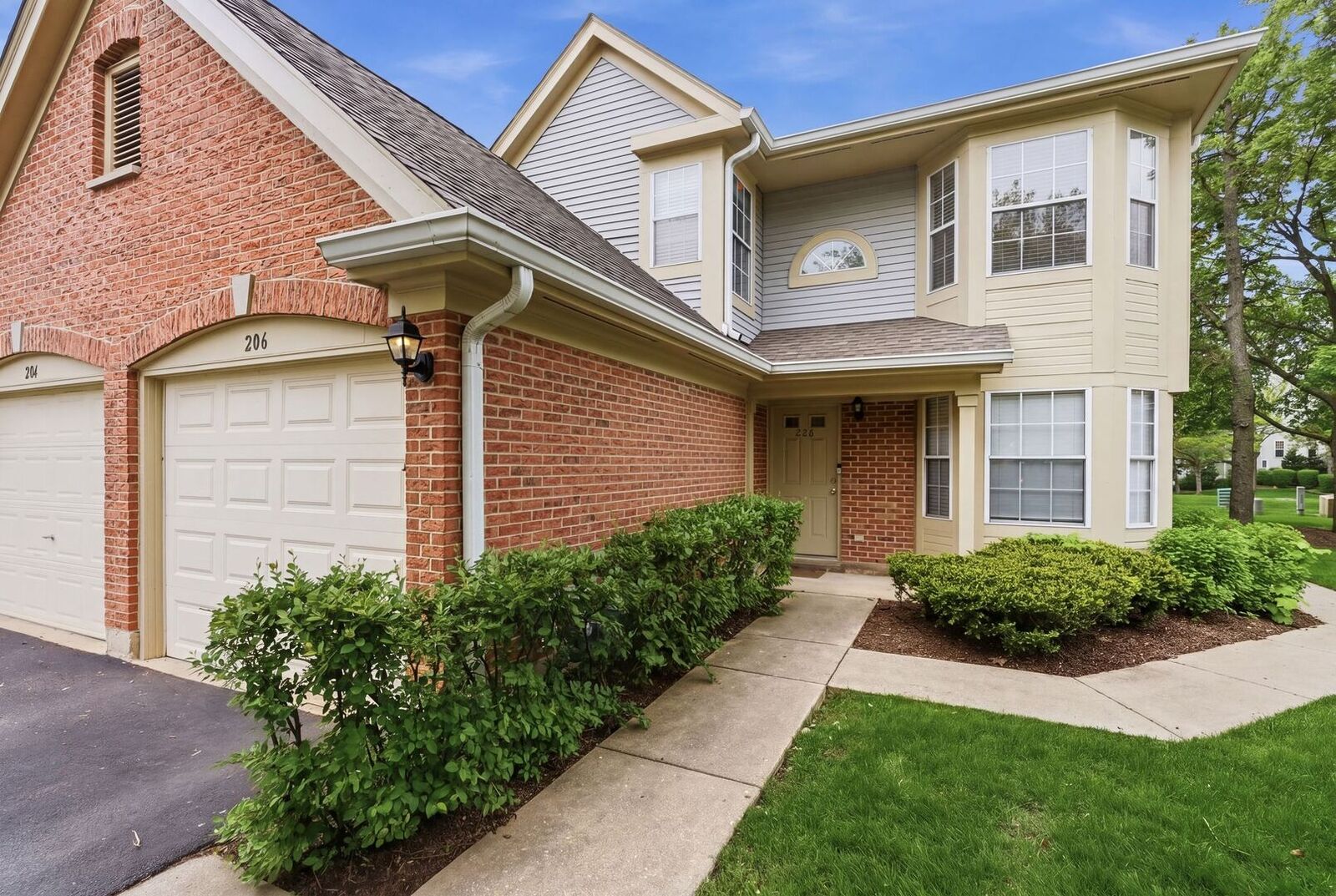 Property Photo: 206 Glasgow Lane B206 IL 60194